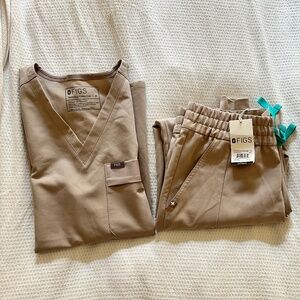 *LIMITED EDITION NEW WITH TAGS* Figs Set in Boulder M/MP